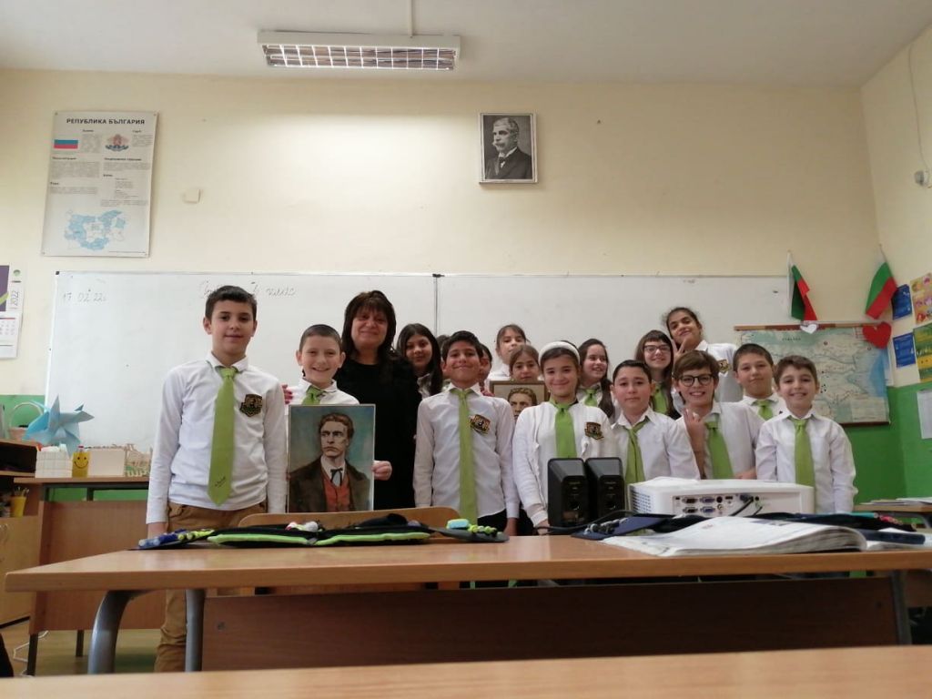 ПОКЛОНЕНИЕ ПРЕД ПАМЕТТА НА АПОСТОЛА - Първо ОУ Иван Вазов - Свиленград
