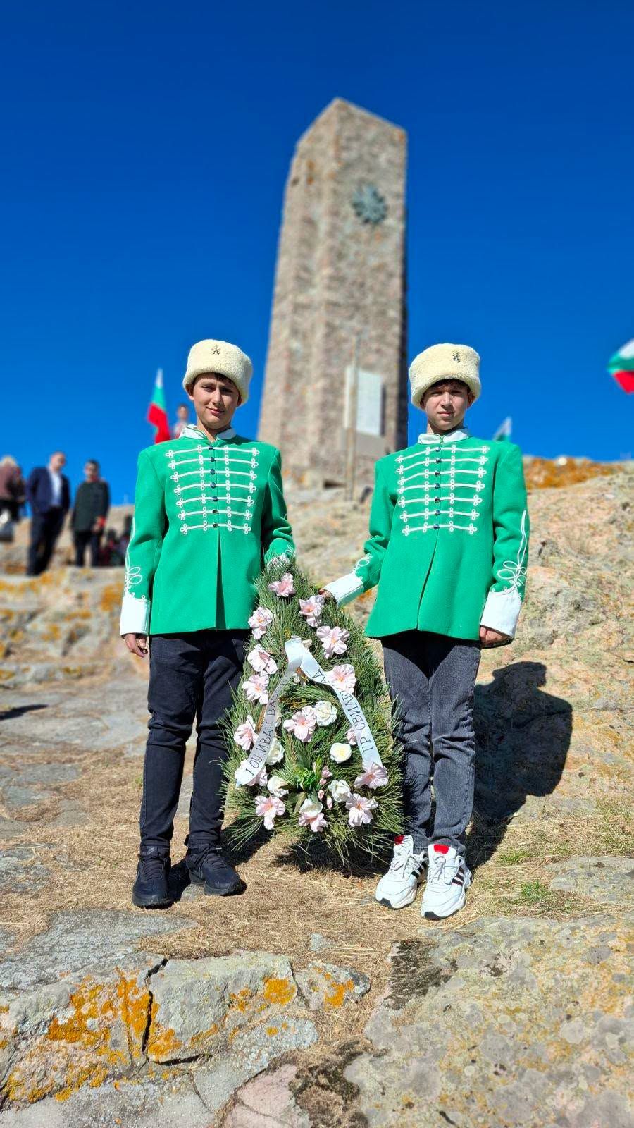 ВАЗОВЦИ С ПРЕКЛОНЕНИЕ И ГОРДОСТ НА ВРЪХ ШЕЙНОВЕЦ! 14
